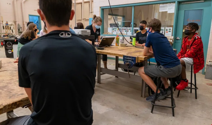 加拿大高校秋季上課學(xué)生.png 加拿大高校秋季上課學(xué)生.png