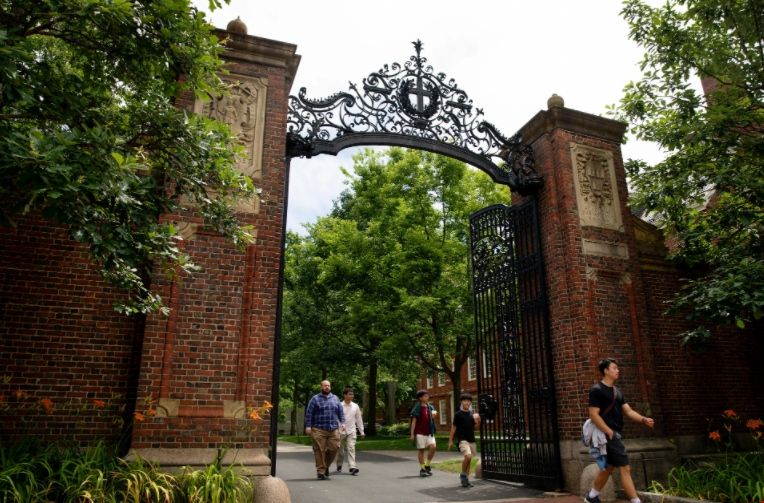 哈佛大學.png 哈佛大學.png