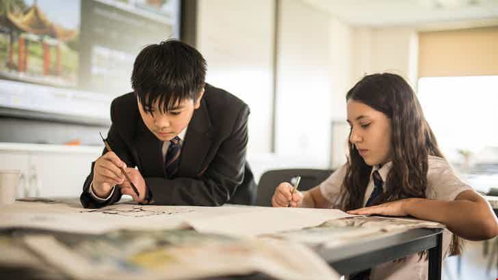 英國高中生如何準(zhǔn)備申請本科.jpg 英國高中生如何準(zhǔn)備申請本科.jpg